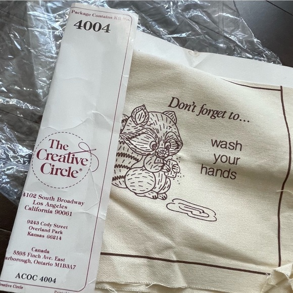 Creative Circle Vintage 1980 Bathroom Friendly Reminders Embroidery Kit - Picture 3 of 4